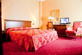  Hotel Jolly  Кастровиллари
